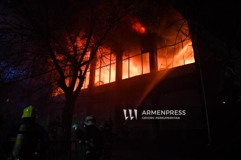 حريق في المركز الثقافي "كاناز"-صور-