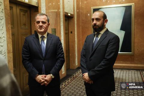 亚美尼亚和阿塞拜疆外长通电话