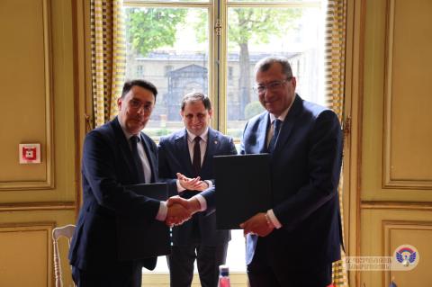 国防部长与“Safran Electronics & Defense”公司防务业务负责人签了协议