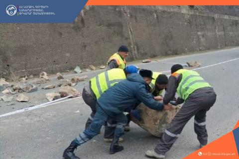 Սյունիքի մարզի ավտոճանապարհներին տեղի են ունեցել քարաթափումներ.