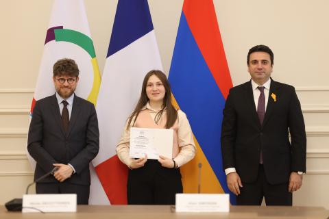 Remise du Prix de la Francophonie d’éloquence  par le Président de l’Assemblée nationale