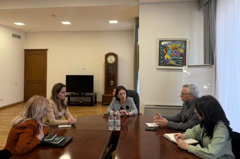 Արամազդ Ղալամքարյանն ու Ժաննա Անդրեասյանը քննարկել են ջրային ոլորտում իրականացվող հանրային իրազեկման բաղադրիչների զարգացմանը վերաբերող հարցեր
