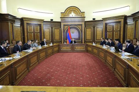 Primer ministro de Armenia encabezó una sesión sobre reformas de la política fiscal