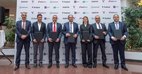 Группа Акба направила 45 миллионов долларов США на создание завода по производству искусственного интеллекта