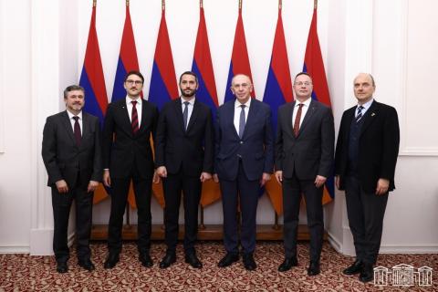 رابرت روبینیان با هیئت پارلمانی لیتوانی دیدار کرد