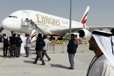 Aerolínea Emirates prohíbe la entrada de ciudadanos iraníes a Emiratos Árabes Unidos
