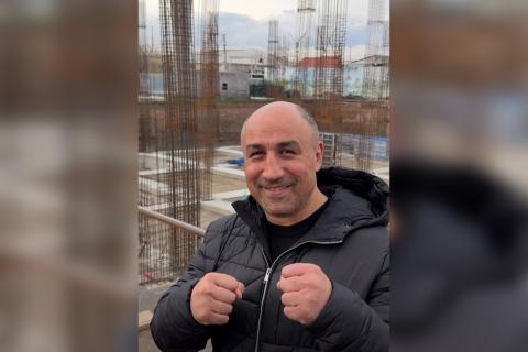 В районе Чарбах строится спортивная школа имени Артура Абрахама