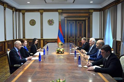 رئيس الجمهورية الأرمنية فاهاكن خاتشاتوريان يستقبل رئيسة بعثة مراقبة الاتحاد الأوروبي المعينة حديثاً ساتو كويفو