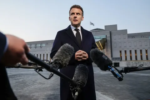 Макрон назвал военные действия по открытию Ормузского пролива нереалистичными