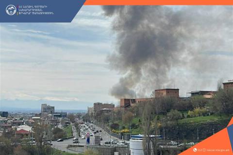 Երևանում Իսակովի պողոտայում խոտածածկույթ է այրվում