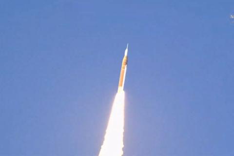 ناسا تٌطلق بنجاح أرتيميس 2 إلى القمر وعلى متنها أربعة رواد فضاء