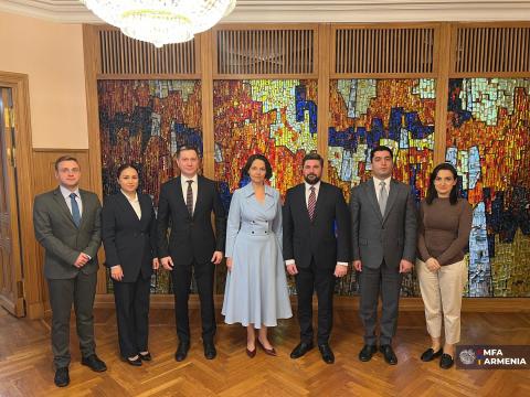 در مسکو، رایزنی‌هایی میان وزارتخانه‌های امور خارجه ارمنستان و روسیه برگزار شد