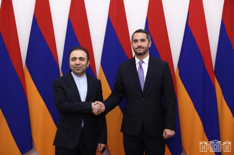 روبینیان و شیرغلامی مسائل مربوط به روابط ارمنستان و ایران را بررسی کردند