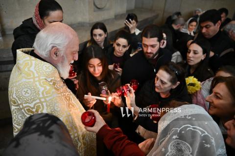 مراسم عشای ربانی شب چراغ‌افروزی (چراغ‌الویس) در کلیسای «گریگور لوساووریچ»