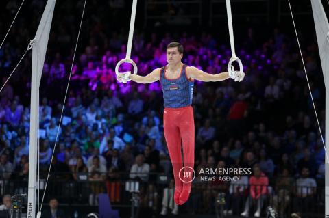 عضو منتخب أرمينيا آرتور أفيتيسيان يحرز الميدالية الفضية في بطولة العالم للجمباز