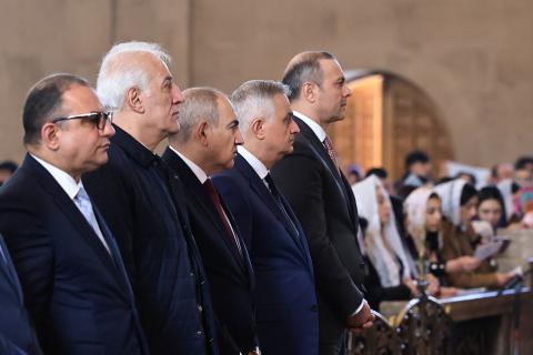 رئيس الوزراء الأرمني نيكول باشينيان يشارك بقدّاس عيد الفصح المجيد في كاتدرائية القديس كريكور  المنوّر في يريفان
