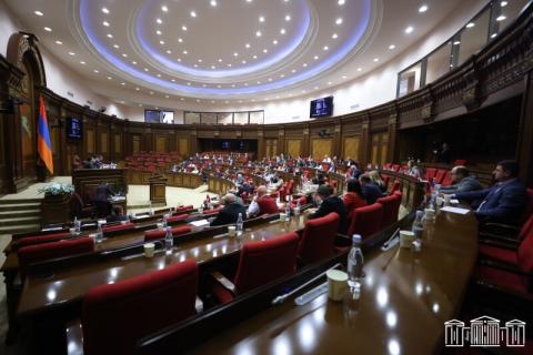 Парламент Армении полностью принял проект о запрете использования личных имен в названиях партийных блоков