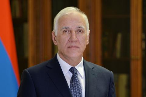 Presidente de Armenia felicitó a las mujeres por el Día de la Maternidad y la Belleza
