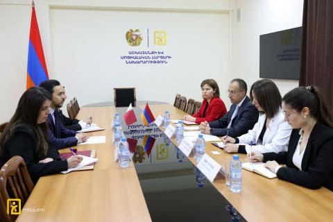 Ministro de Trabajo y Asuntos Sociales de Armenia se reunió con el embajador de Qatar