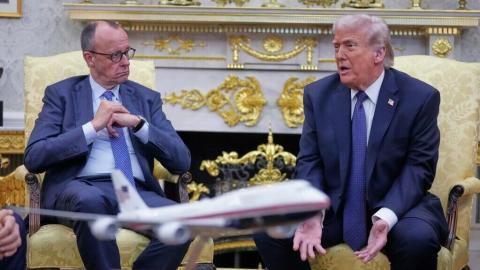 Мерц и Трамп обсудили по телефону перемирие на Ближнем Востоке