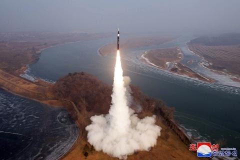Северная Корея запустила баллистические ракеты. Сеул назвал это “провокационным актом”