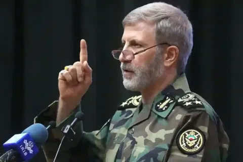 Командующий иранской армией обещает жесткий ответ в случае нападения на страну
