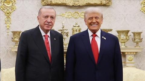 الرئيس التركي رجب طيب أردوغان والرئيس الأمريكي دونالد ترامب يجريان اتصالاً هاتفياً ناقشا خلاله مسألة وقف إطلاق النار المؤقت حول إيران