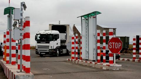 Закрыт КПП Ниноцминда, таможенный пункт Бавра открыт лишь для легковых автомобилей