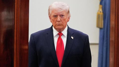 جميع السفن والطائرات والأفراد العسكريين الأمريكيين "سيبقون في إيران وحولها إلى حين التوصل إلى اتفاق حقيقي مع طهران-ترامب-
