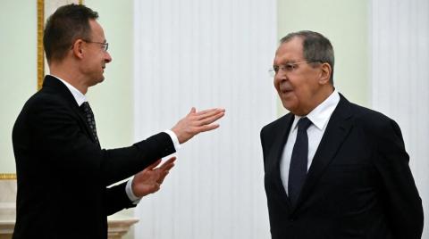 Министр иностранных дел Венгрии Сийярто, возможно, согласовывал с Москвой шаги против Украины. Расследование Vsquare.