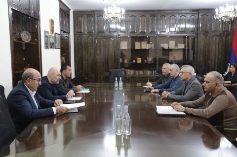 Շիրակի մարզպետը ոլորտի պատասխանատուների հետ քննարկել է մարզի ջրային հոսքերի արդյունավետ կառավարումը