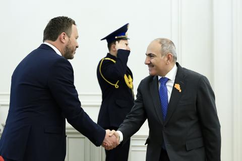رئيس الوزراء الأرمني نيكول باشينيان يستقبل وفداً برئاسة وزير خارجية إستونيا مارغوس تساخنا
