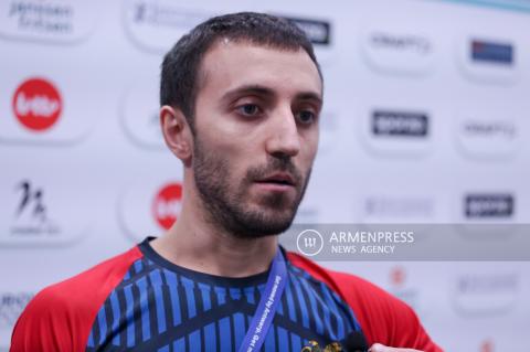 عضو المنتخب الأرمني للجمباز وبطل العالم وأوروبا  آرتور دافتيان يحصل على الميدالية الفضية في بطولة العالم للجمباز