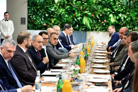 نخست‌وزیر نیکول پاشینیان با کارآفرینان بزرگ ارمنستان دیدار کرد