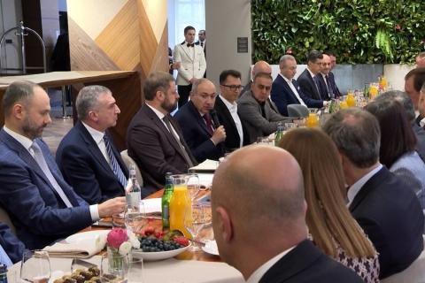 نیکول پاشینیان نخست‌وزیر با نمایندگان کارفرمایان بزرگ ارمنستان دیدار کرد