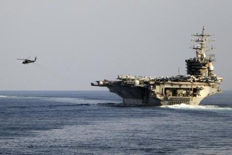 США сосредоточили 14 военных кораблей в Аравийском море к востоку от Ормузского пролива