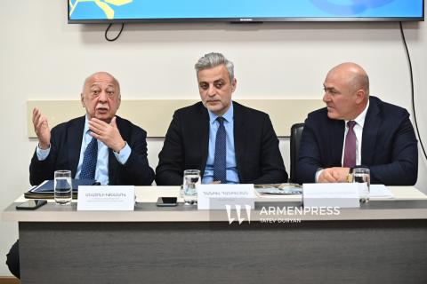 ՀՀ ԿԳՄՍ նախարարի տեղակալ Դանիել Դանիելյանի, Հումանիտար համագործակցության միջպետական հիմնադրամի գործադիր տնօրեն Անատոլի Իկսանովի և Մեղրի համայնքի ղեկավար Խաչատուր Անդրեասյանի ասուլիսը