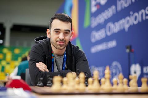 Армянские шахматисты продолжают выступления на личном чемпионате Европы