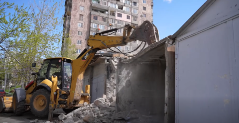 Երևանի Կոմիտաս 40 հասցեում ապամոնտաժվող ավտոտնակների փոխարեն կկառուցվեն ֆուտբոլի դաշտ, խաղահրապարակ, կանաչ գոտի