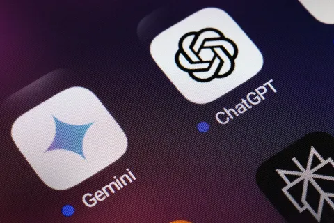 В работе платформ ChatGPT и Gemini зафиксированы сбои в разных странах мира