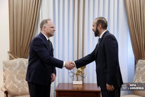 وزير الخارجية الأرمني آرارات ميرزويان يستقبل الممثل الخاص للأمين العام لحلف الناتو لمنطقة القوقاز وآسيا الوسطى كيفن هاميلتون