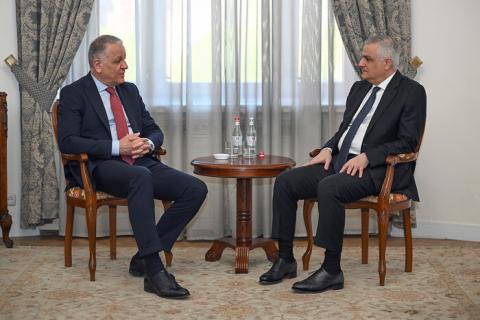 أرمينيا ترغب في الاندماج في شبكات النقل والطاقة والرقمنة الأوروبية-نائب رئيس الوزراء الأرمني لسفير الاتحاد الأوروبي-