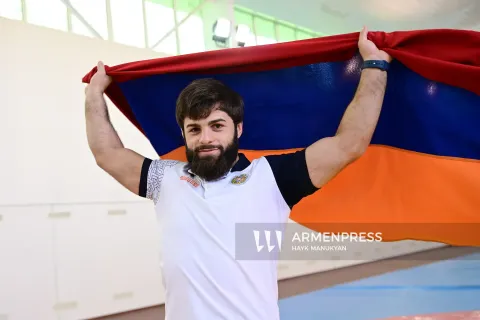 Армянские борцы вольного стиля начинают свои выступления на чемпионате Европы
