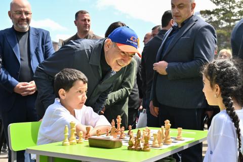 Վարչապետը Քաղաքացու օրվա առիթով այցելել է Մարալիկ