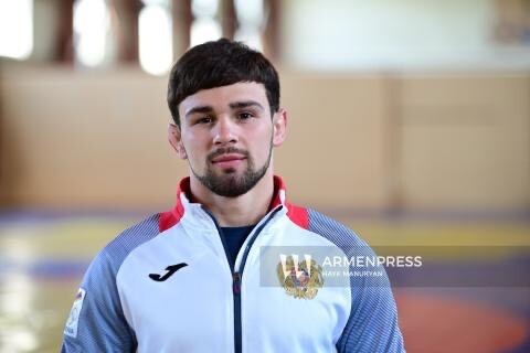 Борец Арсен Арутюнян проиграл в полуфинале чемпионата Европы. Он будет бороться за бронзу