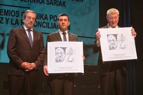 السفير الأرمني لدى إسبانيا يستلم جائزة "غيرنيكا" لعام 2026 نيابةً عن رئيس الوزراء الأرمني نيكول باشينيان