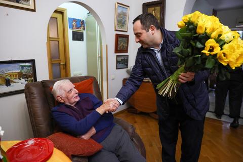 Փոխքաղաքապետն այցելել է երևանի  պատվավոր քաղաքացի, ՀՀ ժողովրդական նկարիչ Ռոբերտ Էլիբեկյանին