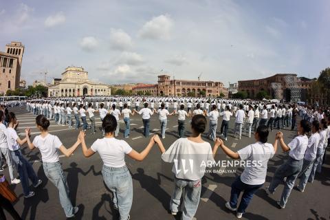 Շուրջպար Հանրապետության հրապարակում. հանդիսավորությամբ նշվեց Պարի միջազգային օրը