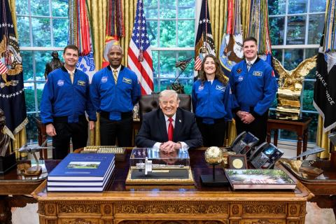 Трамп принял в Белом доме астронавтов лунной миссии Artemis II
