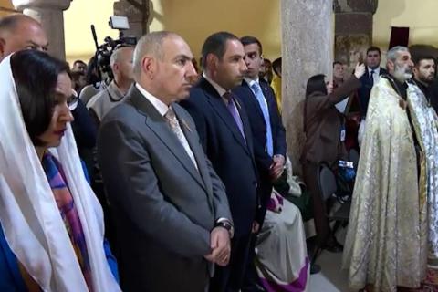 رئيس الوزراء الأرمني نيكول باشينيان يشارك في حفل افتتاح كنيسة الثالوث الأقدس المُرمّمة في قرية كيرانتس الحدودية